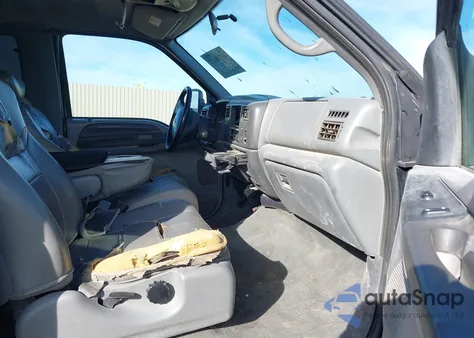 2002 Ford Super Duty F-250 Lariat/Xl/Xlt z USA, uszkodzony, nr VIN 1FTNX21F32ED34903